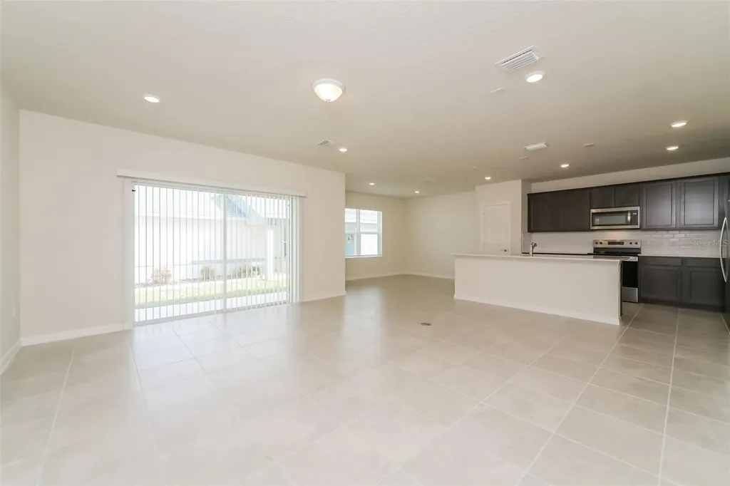 3293 Ellsworth Avenue Davenport FL 33837