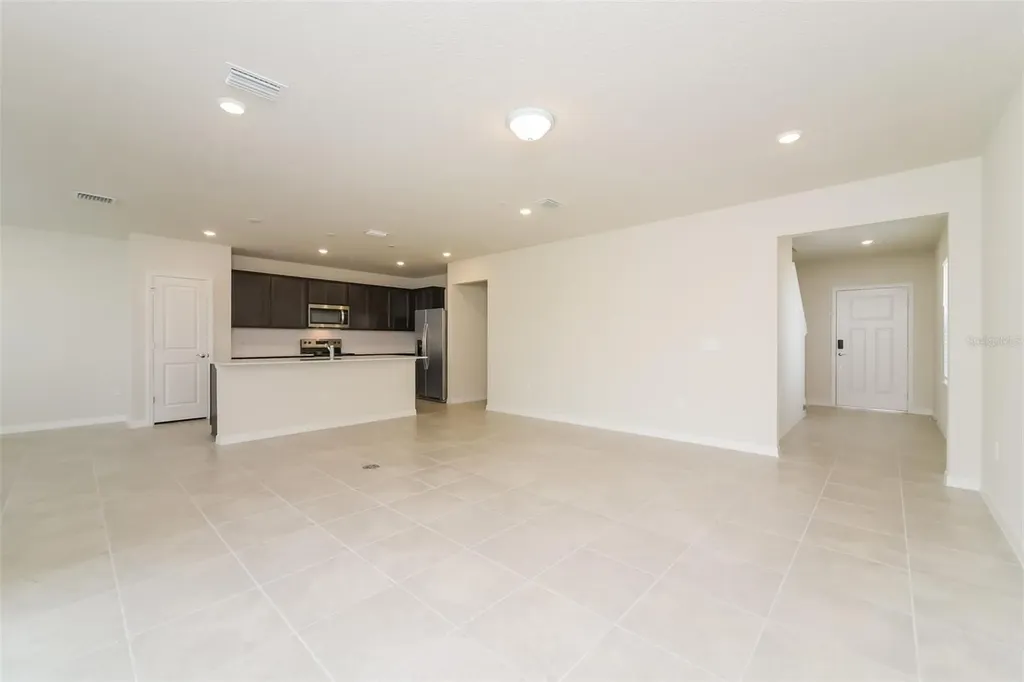 3293 Ellsworth Avenue Davenport FL 33837