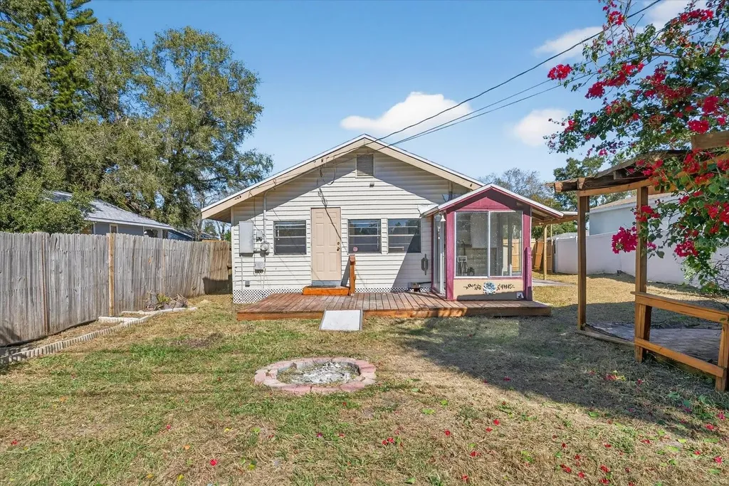 2850 59th Avenue N St Petersburg FL 33714