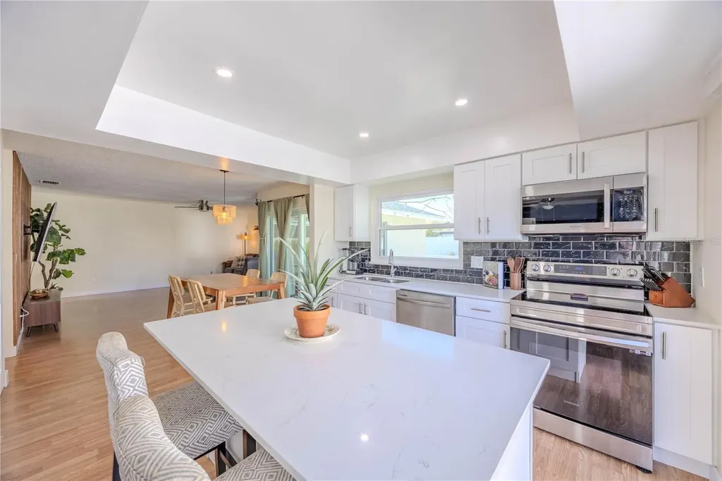 10002 Oakengate Place Tampa FL 33624