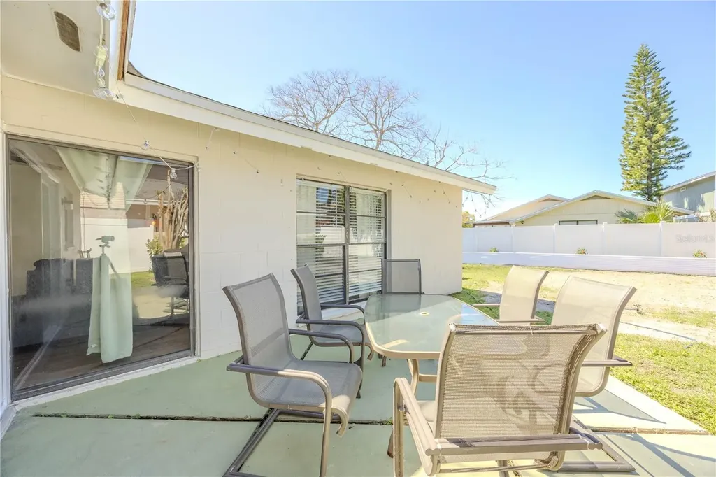 10002 Oakengate Place Tampa FL 33624