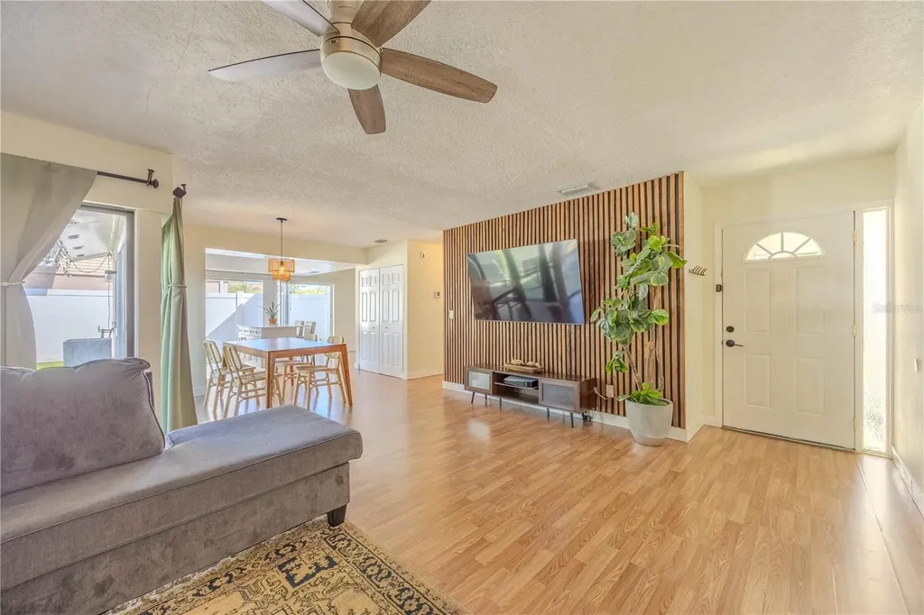 10002 Oakengate Place Tampa FL 33624