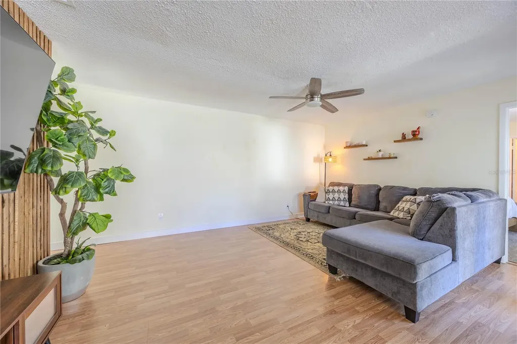 10002 Oakengate Place Tampa FL 33624