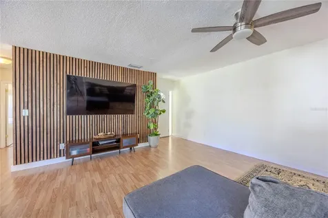 10002 Oakengate Place Tampa FL 33624