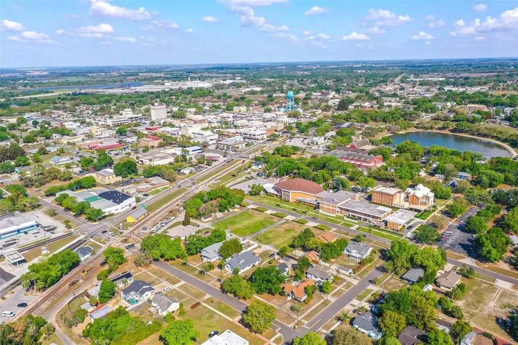 325 E Johnson Avenue Lake Wales FL 33853