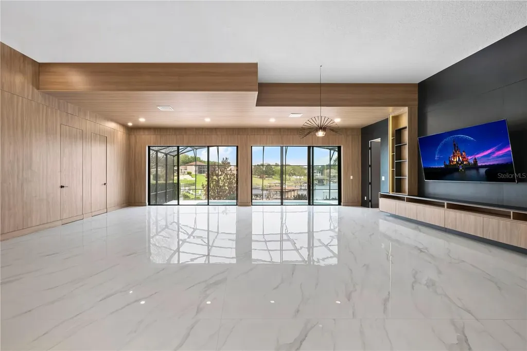 812 Johns Point Drive Oakland FL 34787