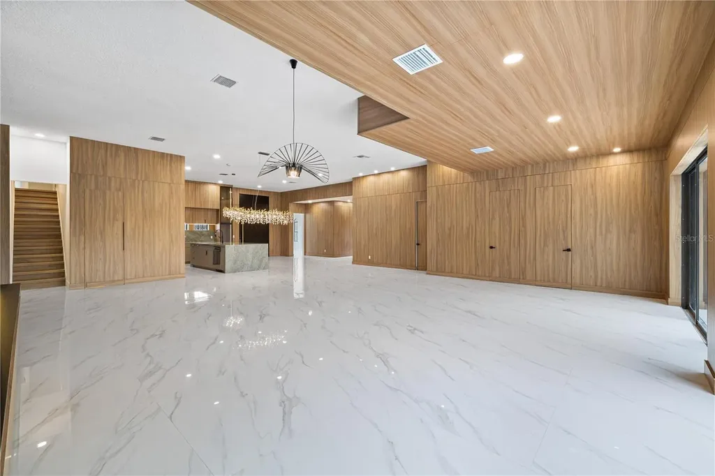 812 Johns Point Drive Oakland FL 34787