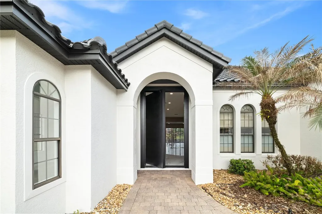 812 Johns Point Drive Oakland FL 34787