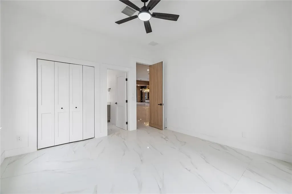 812 Johns Point Drive Oakland FL 34787