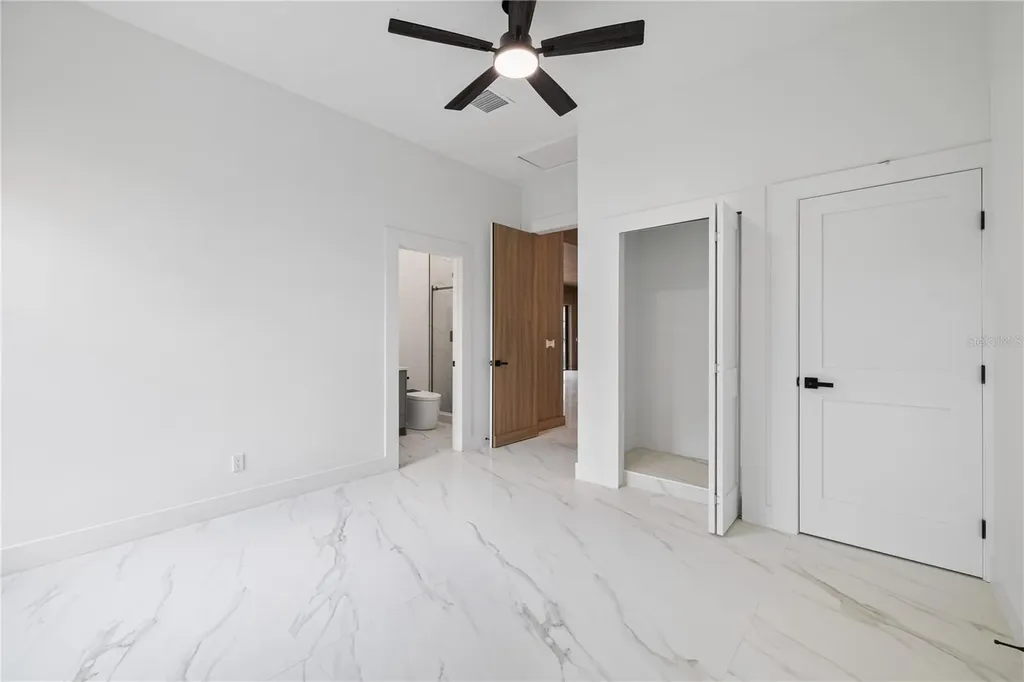 812 Johns Point Drive Oakland FL 34787