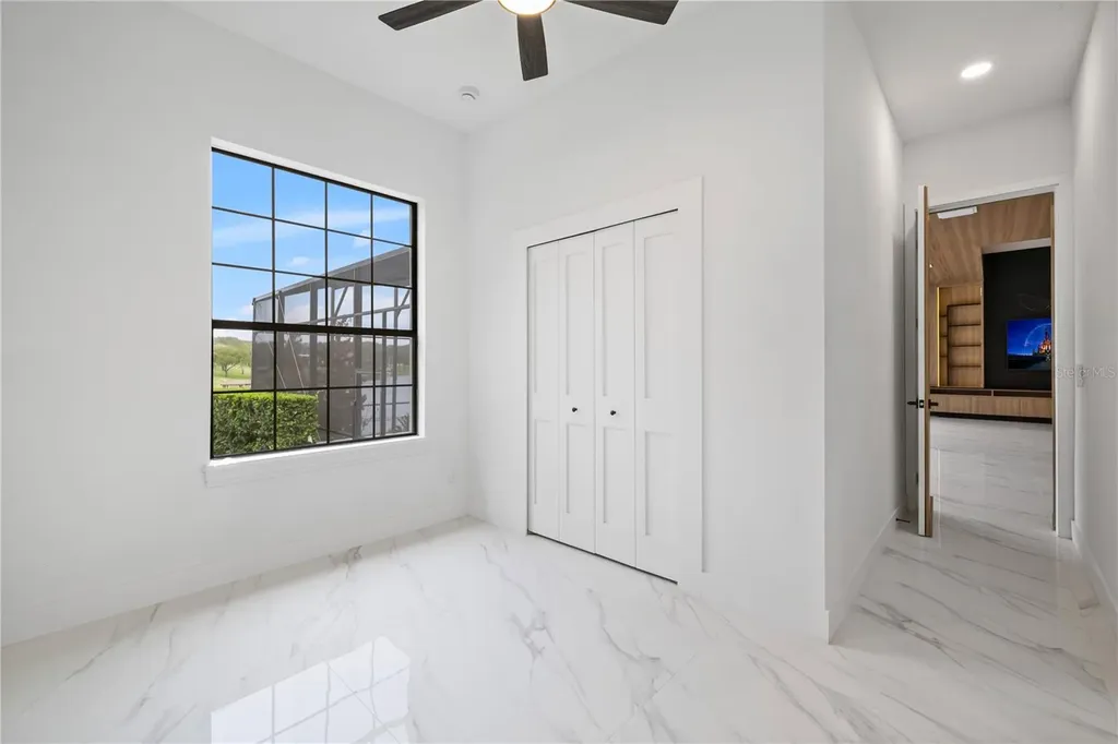812 Johns Point Drive Oakland FL 34787