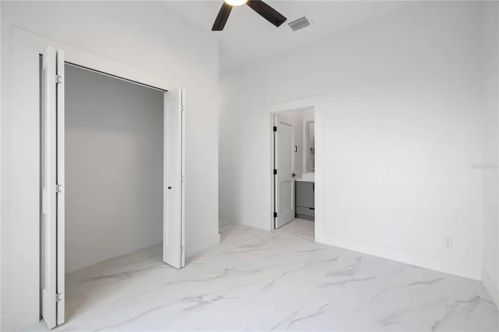 812 Johns Point Drive Oakland FL 34787