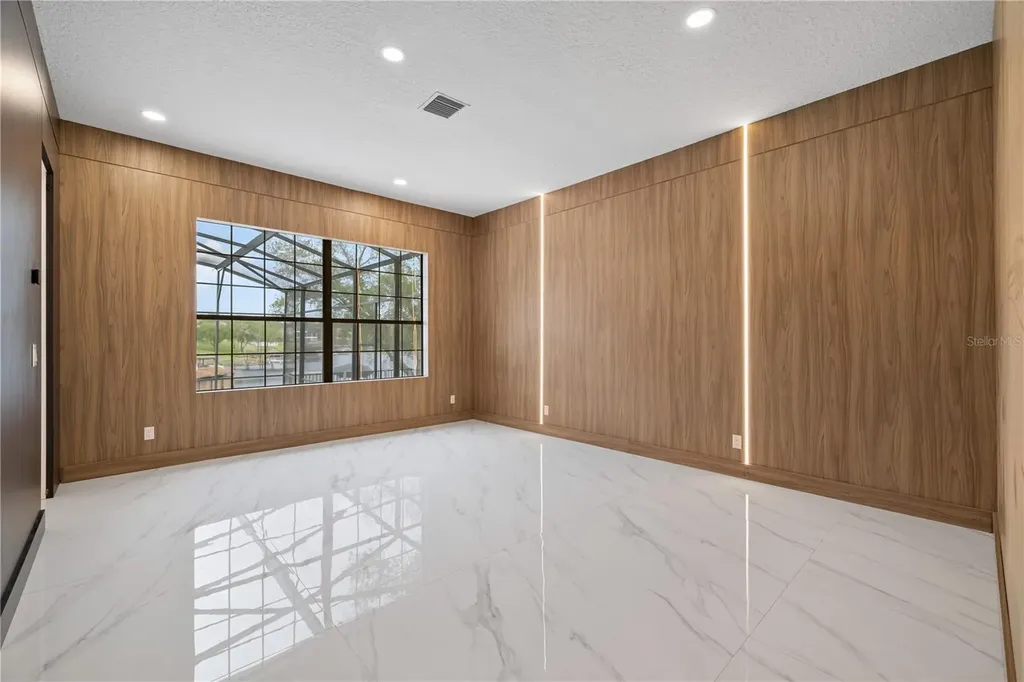 812 Johns Point Drive Oakland FL 34787
