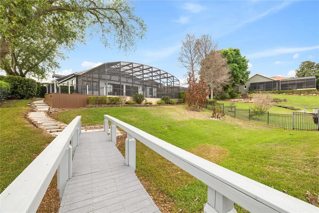 812 Johns Point Drive Oakland FL 34787
