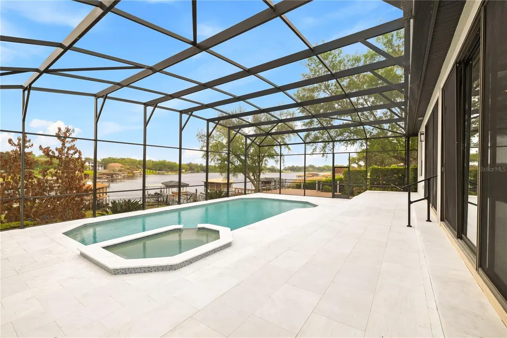 812 Johns Point Drive Oakland FL 34787