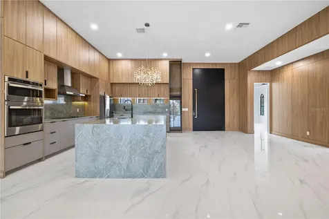812 Johns Point Drive Oakland FL 34787