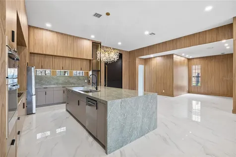 812 Johns Point Drive Oakland FL 34787