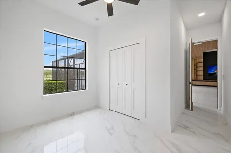812 Johns Point Drive Oakland FL 34787