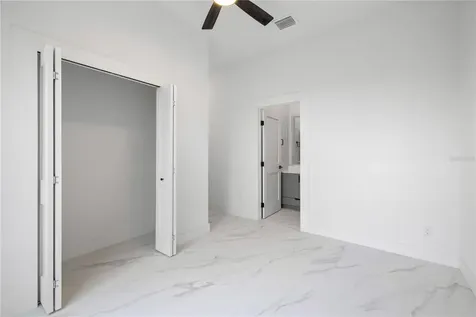 812 Johns Point Drive Oakland FL 34787