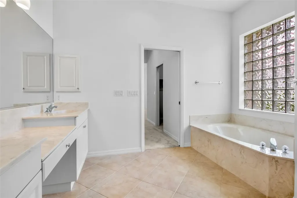 4975 Sabal Lake Circle Sarasota FL 34238