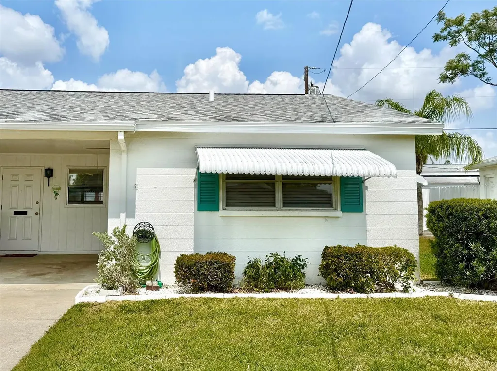 2217 Hopkins Drive W Bradenton FL 34207