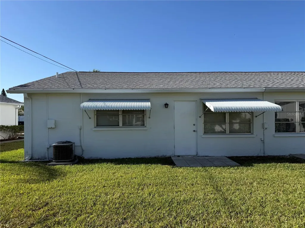 2217 Hopkins Drive W Bradenton FL 34207