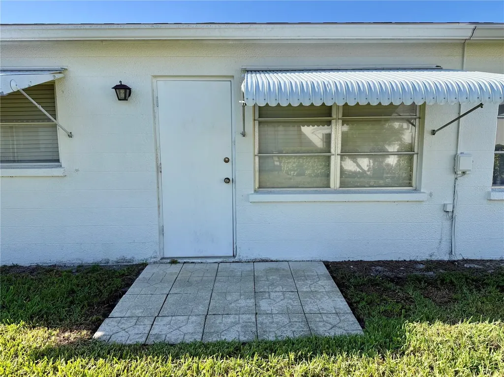 2217 Hopkins Drive W Bradenton FL 34207