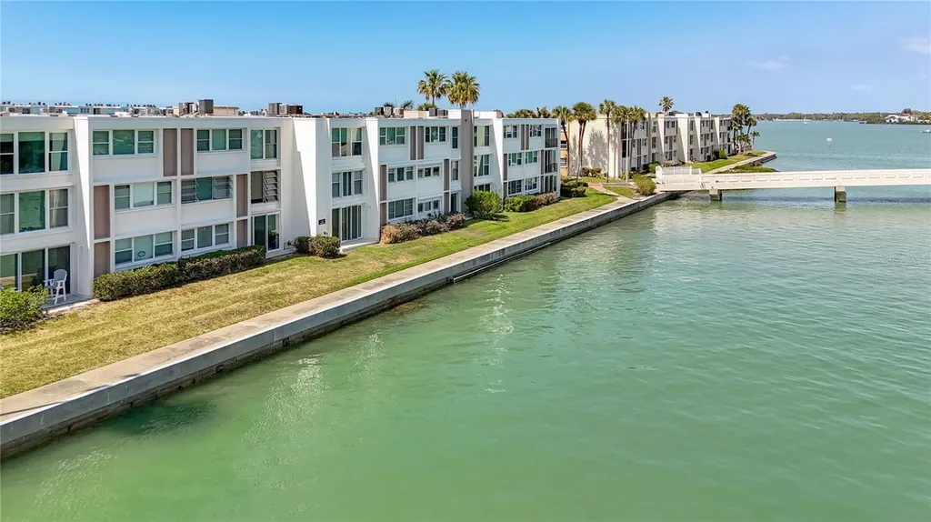 7425 Bay Island Drive S South Pasadena FL 33707