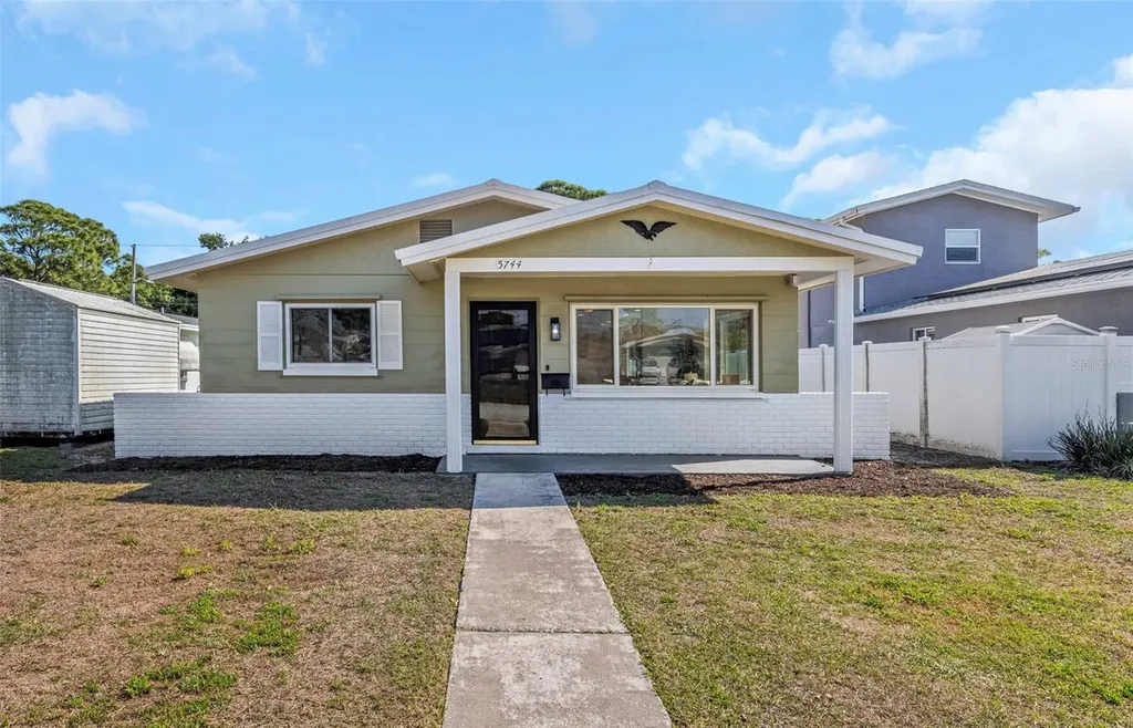 5744 17th Avenue N St Petersburg FL 33710