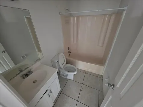 904 33RD Avenue E Bradenton FL 34208