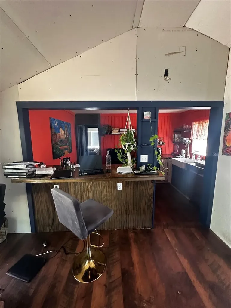 491 31st Avenue N St Petersburg FL 33704