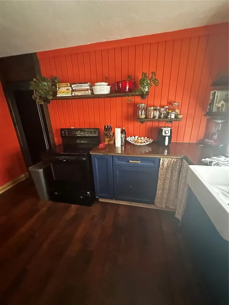 491 31st Avenue N St Petersburg FL 33704