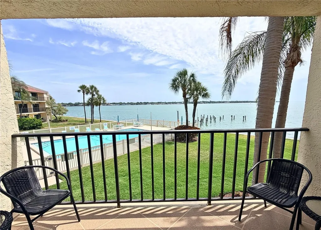 7520 Sunshine Skyway Lane S St Petersburg FL 33711