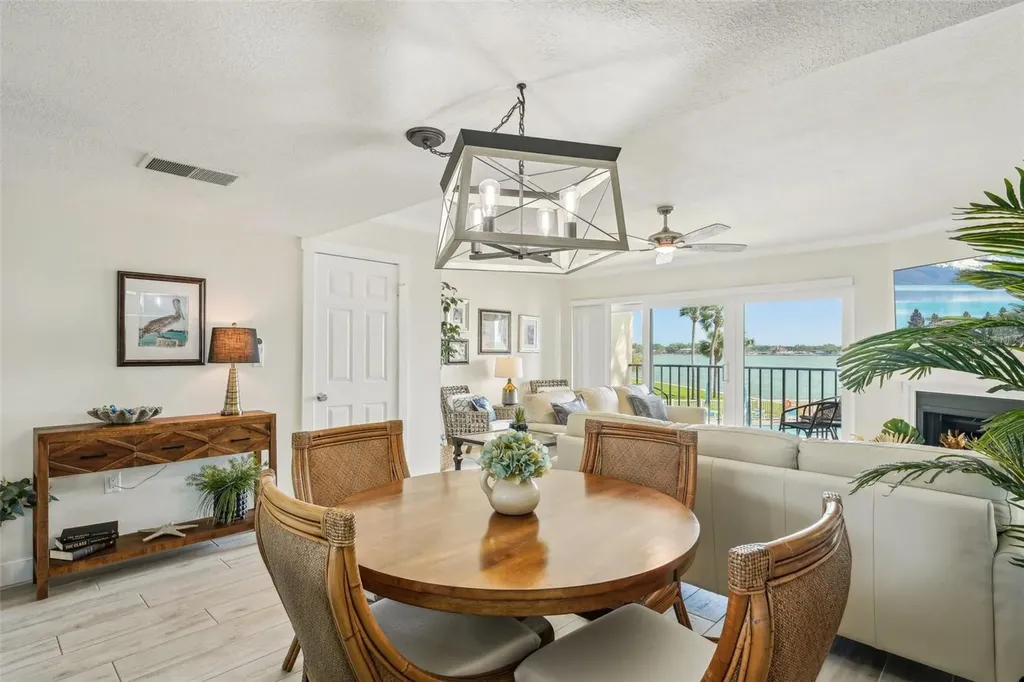 7520 Sunshine Skyway Lane S St Petersburg FL 33711