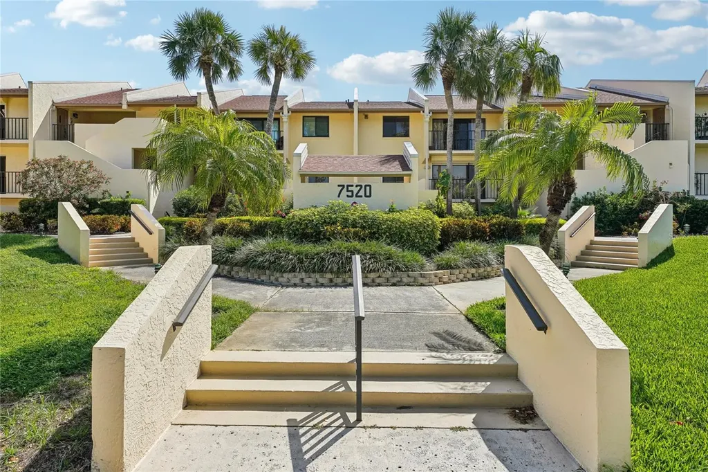 7520 Sunshine Skyway Lane S St Petersburg FL 33711