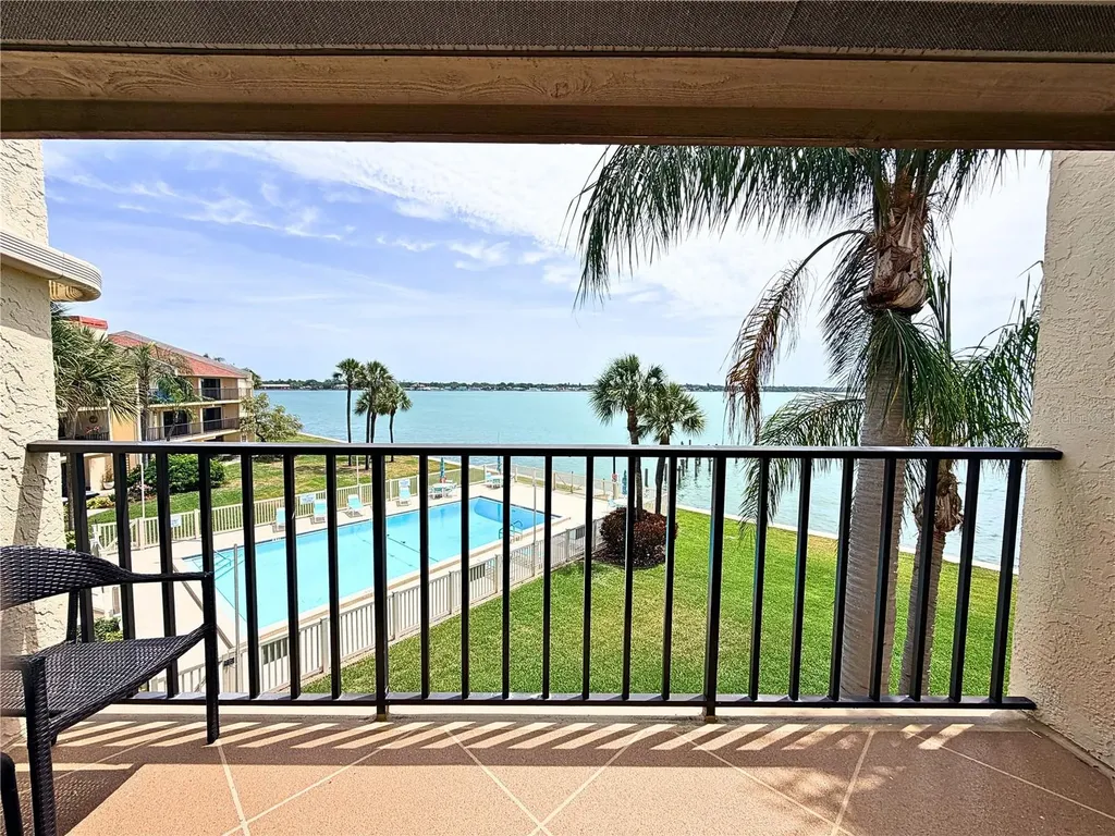 7520 Sunshine Skyway Lane S St Petersburg FL 33711