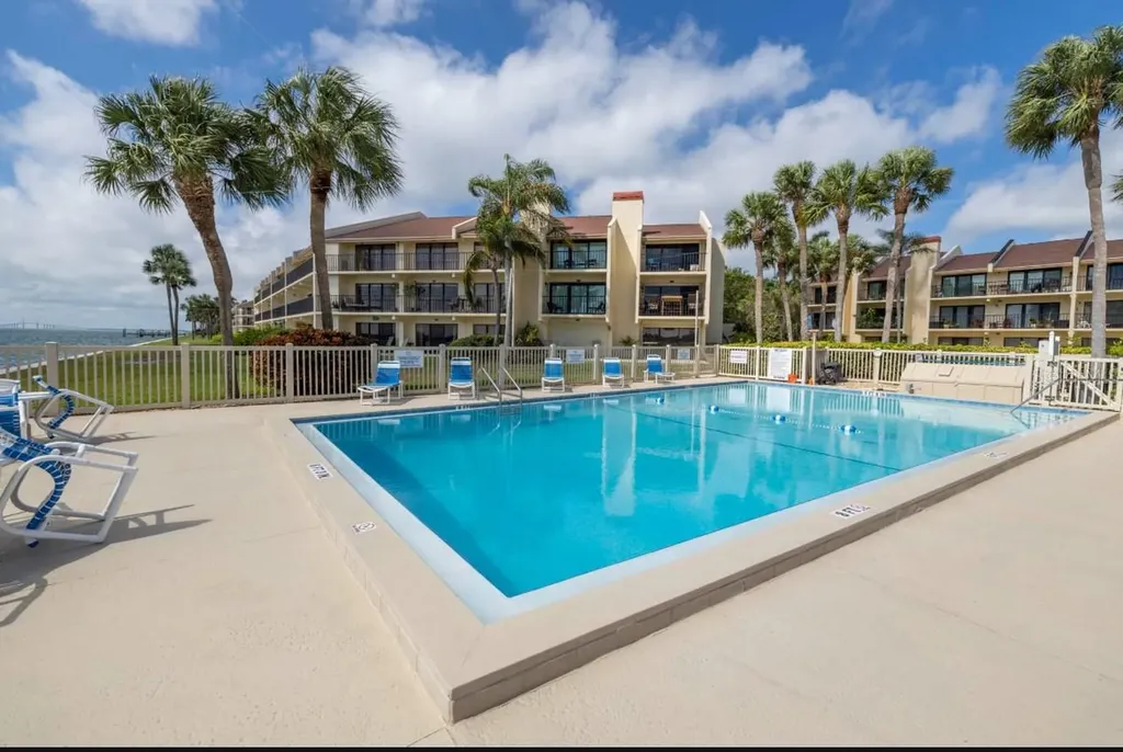 7520 Sunshine Skyway Lane S St Petersburg FL 33711