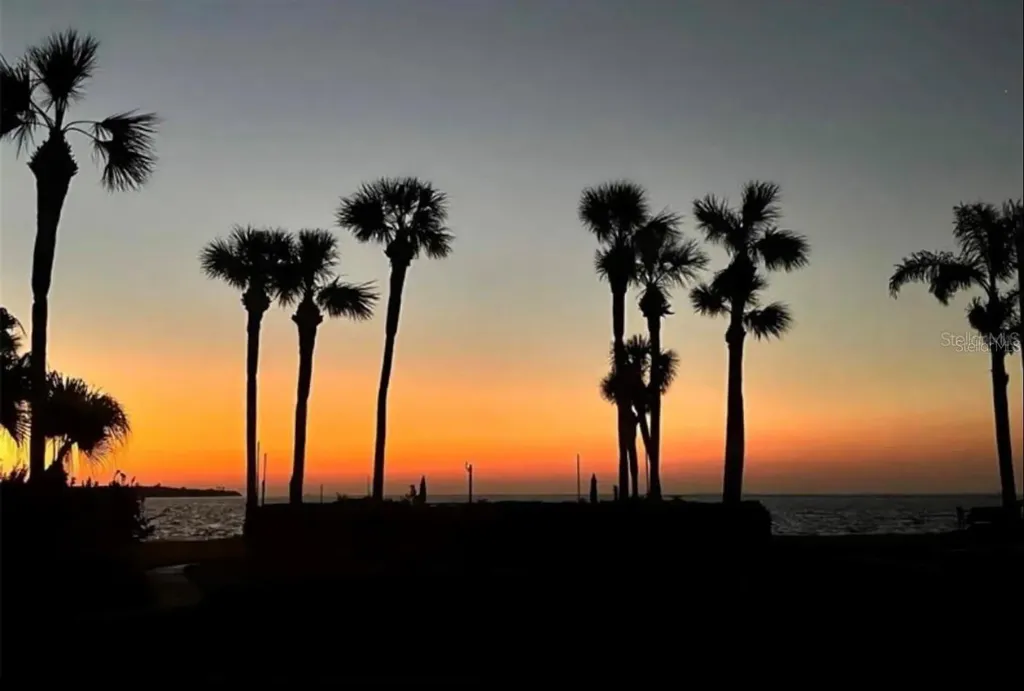 7520 Sunshine Skyway Lane S St Petersburg FL 33711