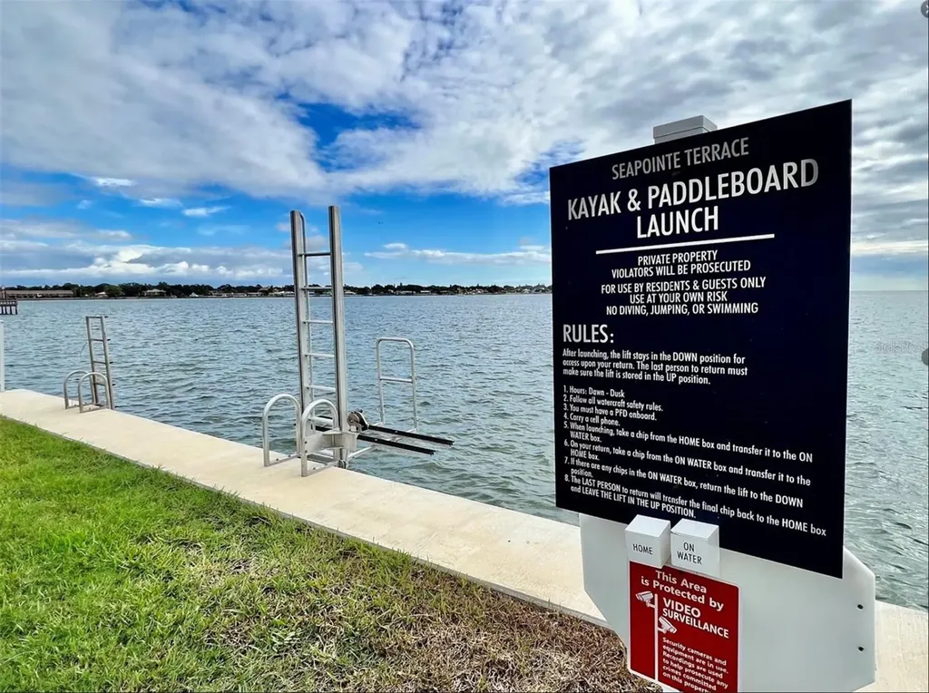 7520 Sunshine Skyway Lane S St Petersburg FL 33711