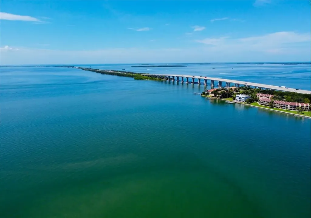 7520 Sunshine Skyway Lane S St Petersburg FL 33711