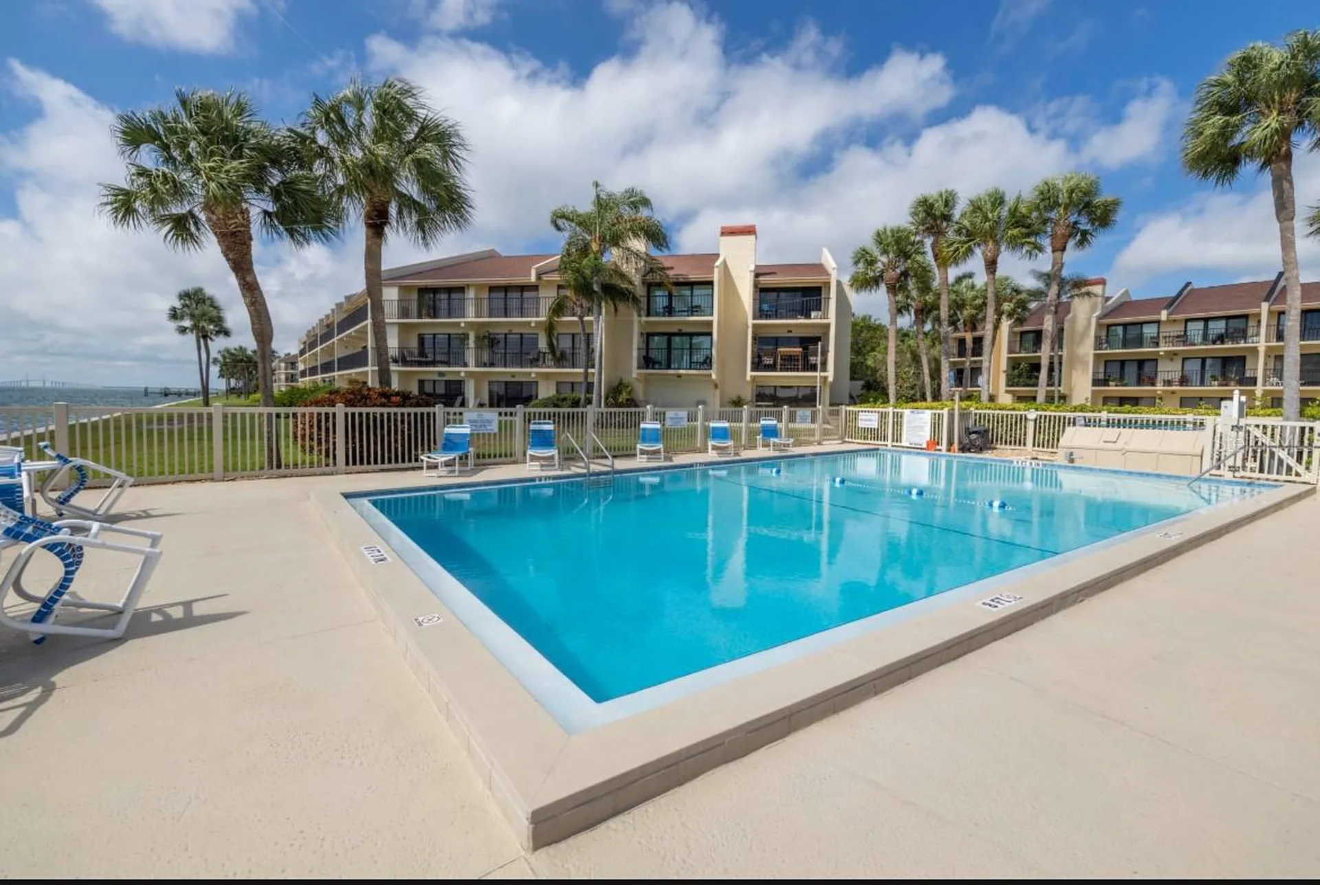 7520 Sunshine Skyway Lane S St Petersburg FL 33711