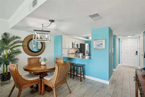 7520 Sunshine Skyway Lane S St Petersburg FL 33711