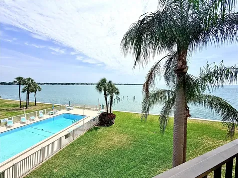 7520 Sunshine Skyway Lane S St Petersburg FL 33711