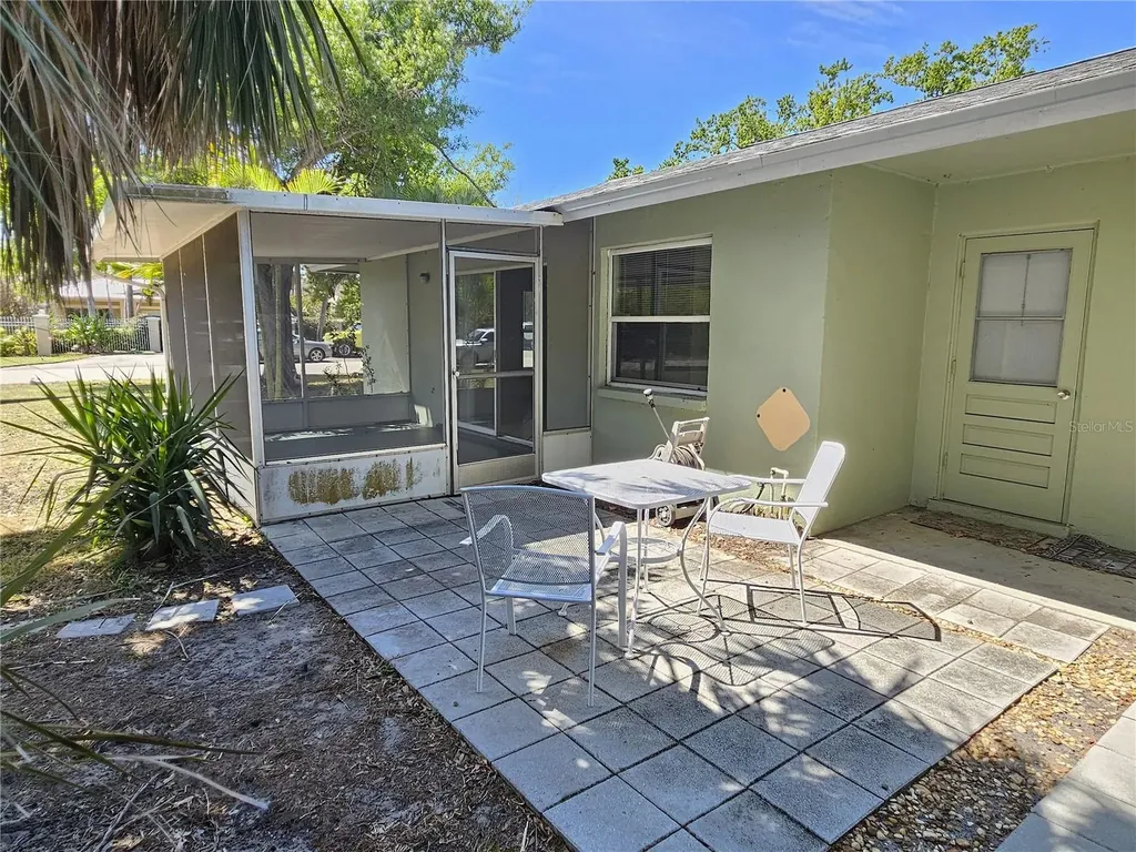 105 Base Avenue E Venice FL 34285