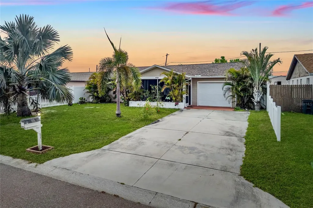 8318 76th Avenue Seminole FL 33777
