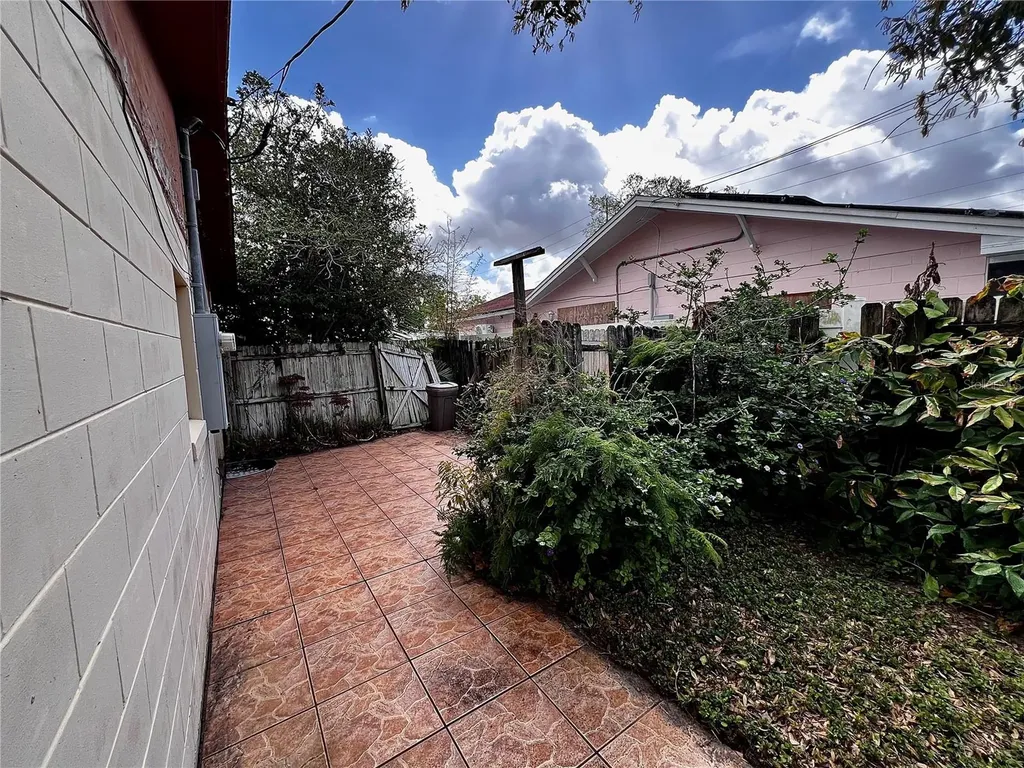 7808 N Woodlynne Avenue Tampa FL 33614