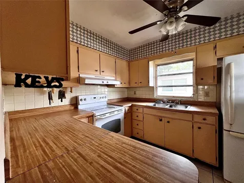 7808 N Woodlynne Avenue Tampa FL 33614