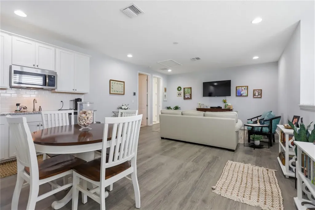 261 Old Moss Circle Deland FL 32724