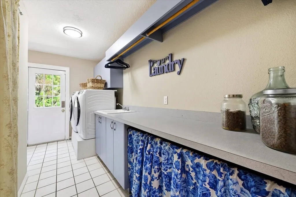 1384 Forestedge Boulevard Oldsmar FL 34677