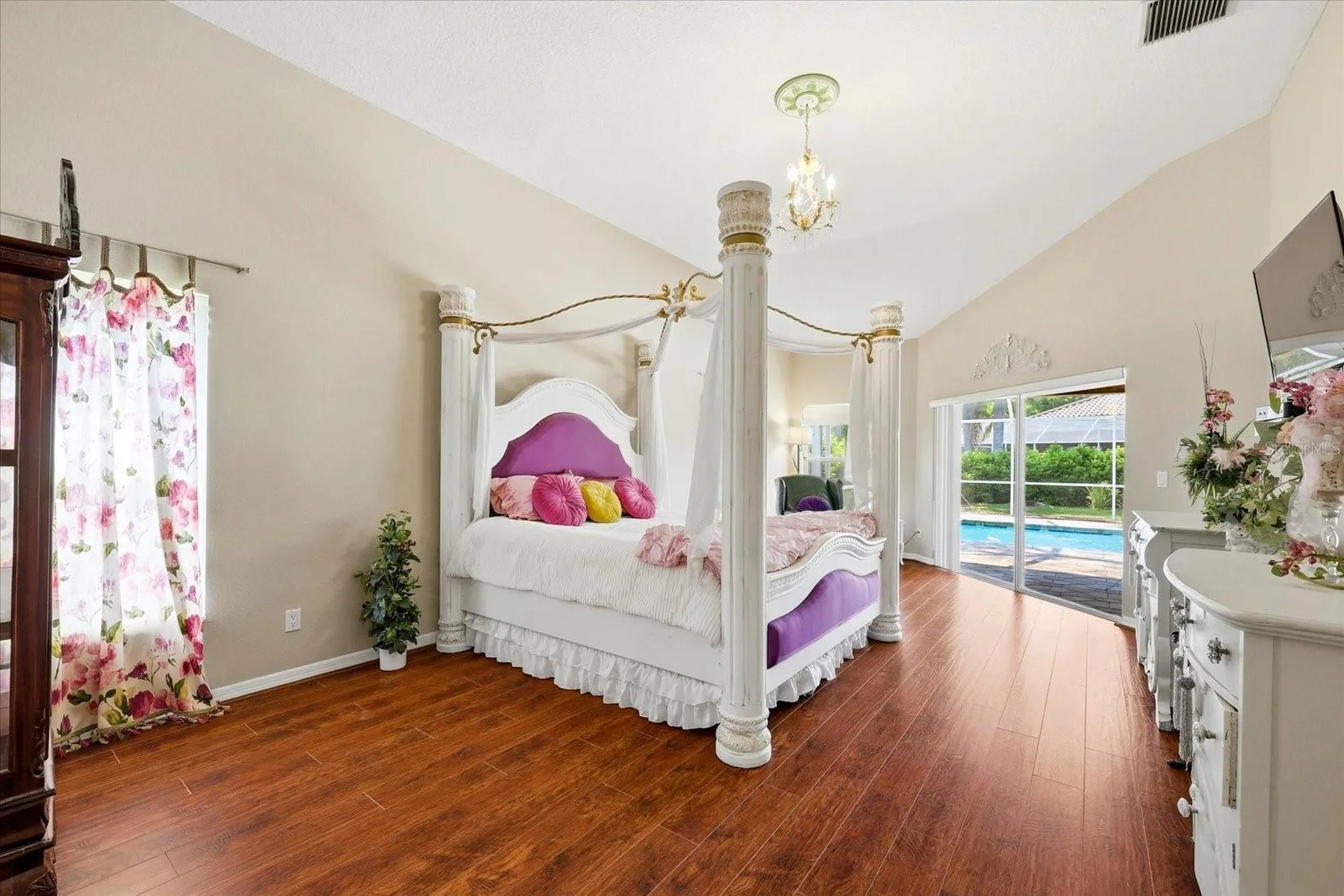 1384 Forestedge Boulevard Oldsmar FL 34677